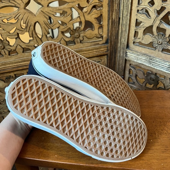 VANS - Picture 3 of 5